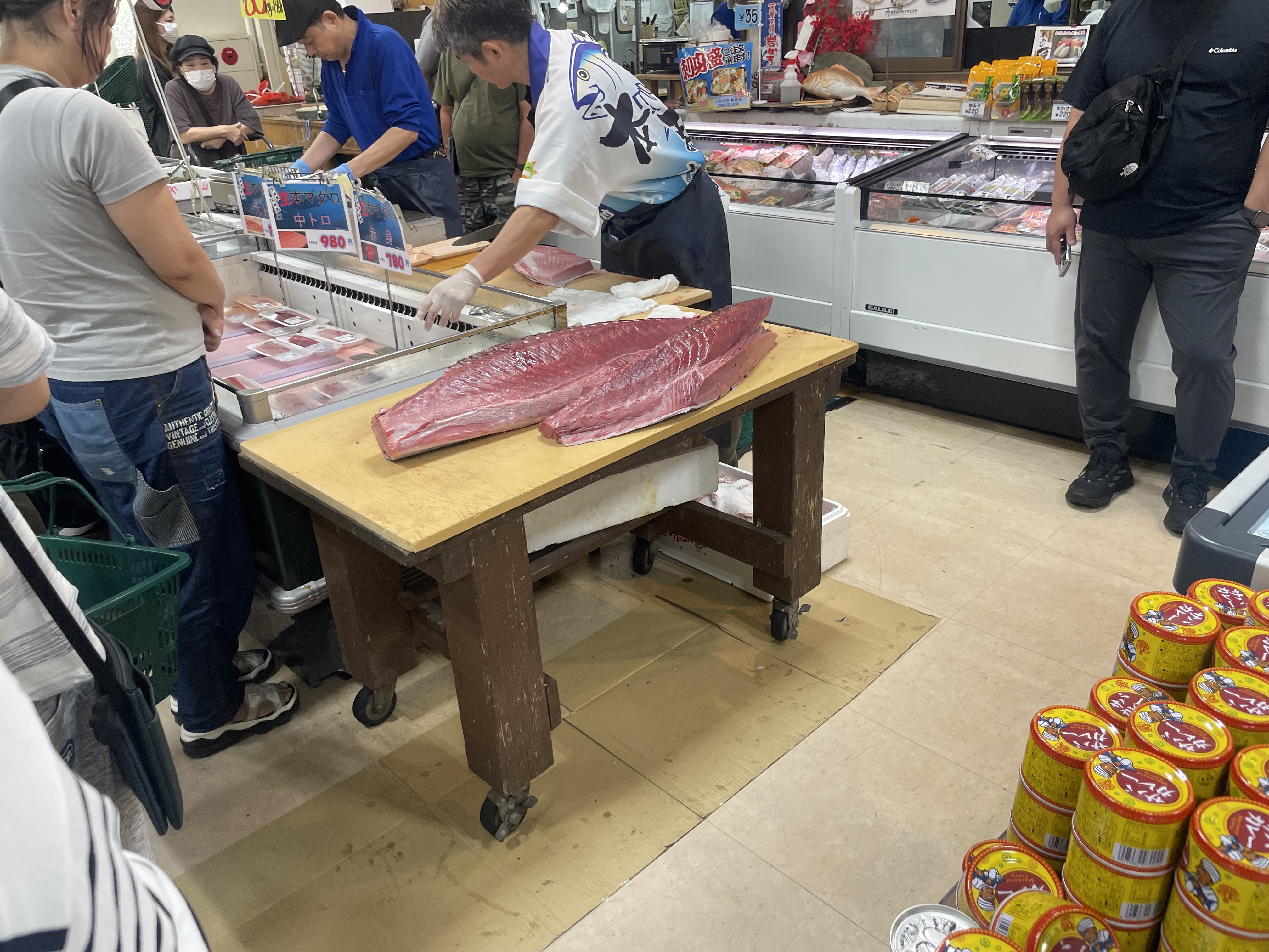 マグロの解体ショー