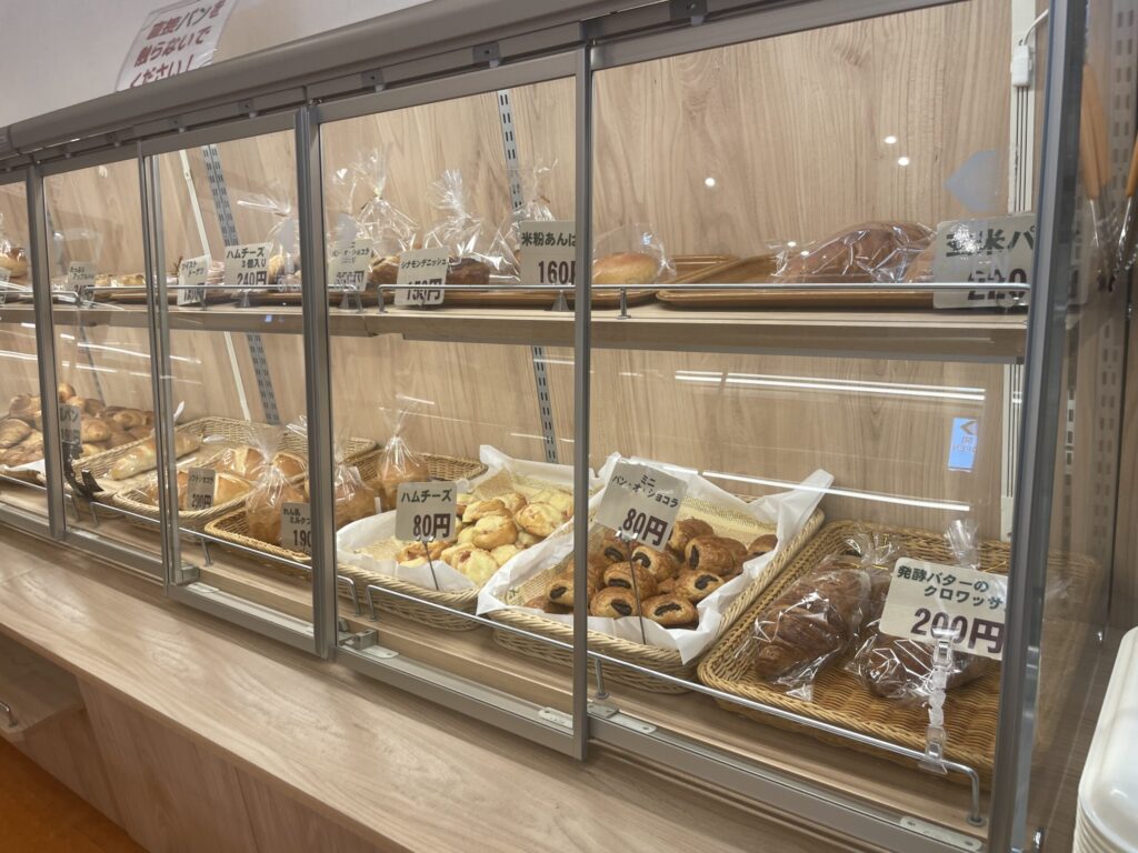 夢大地館　パン売り場