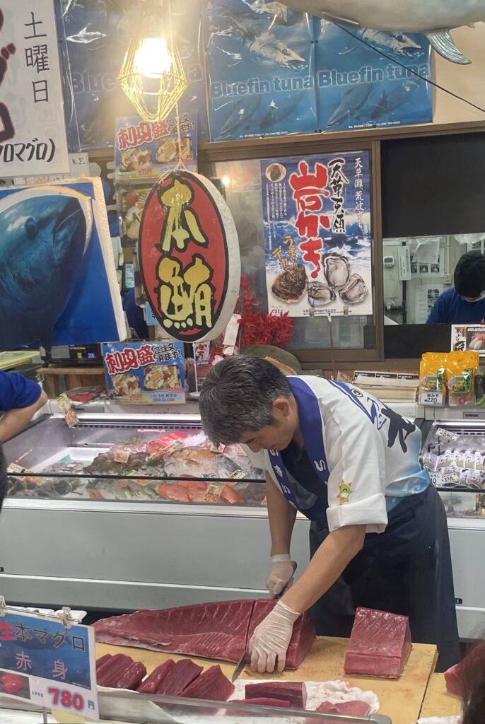 マグロの解体ショー